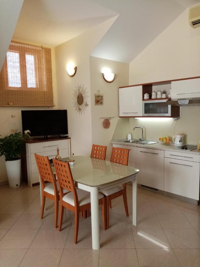 Apartments & Rooms Trogir Stars Free Parking Exterior photo