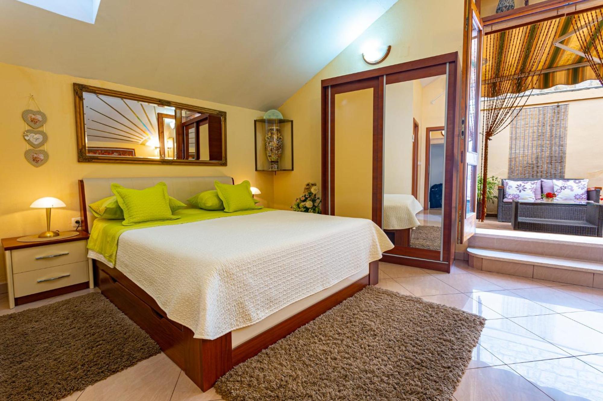 Apartments & Rooms Trogir Stars Free Parking Exterior photo