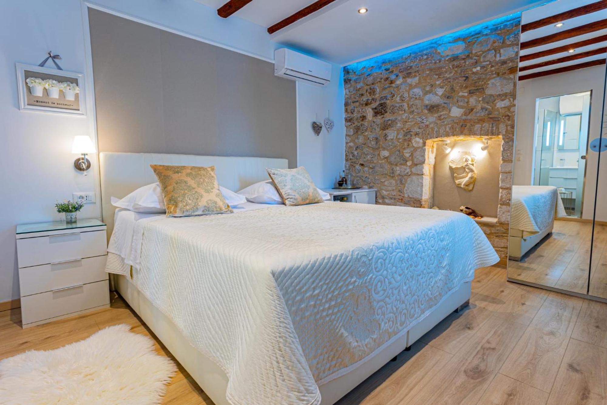Apartments & Rooms Trogir Stars Free Parking Exterior photo