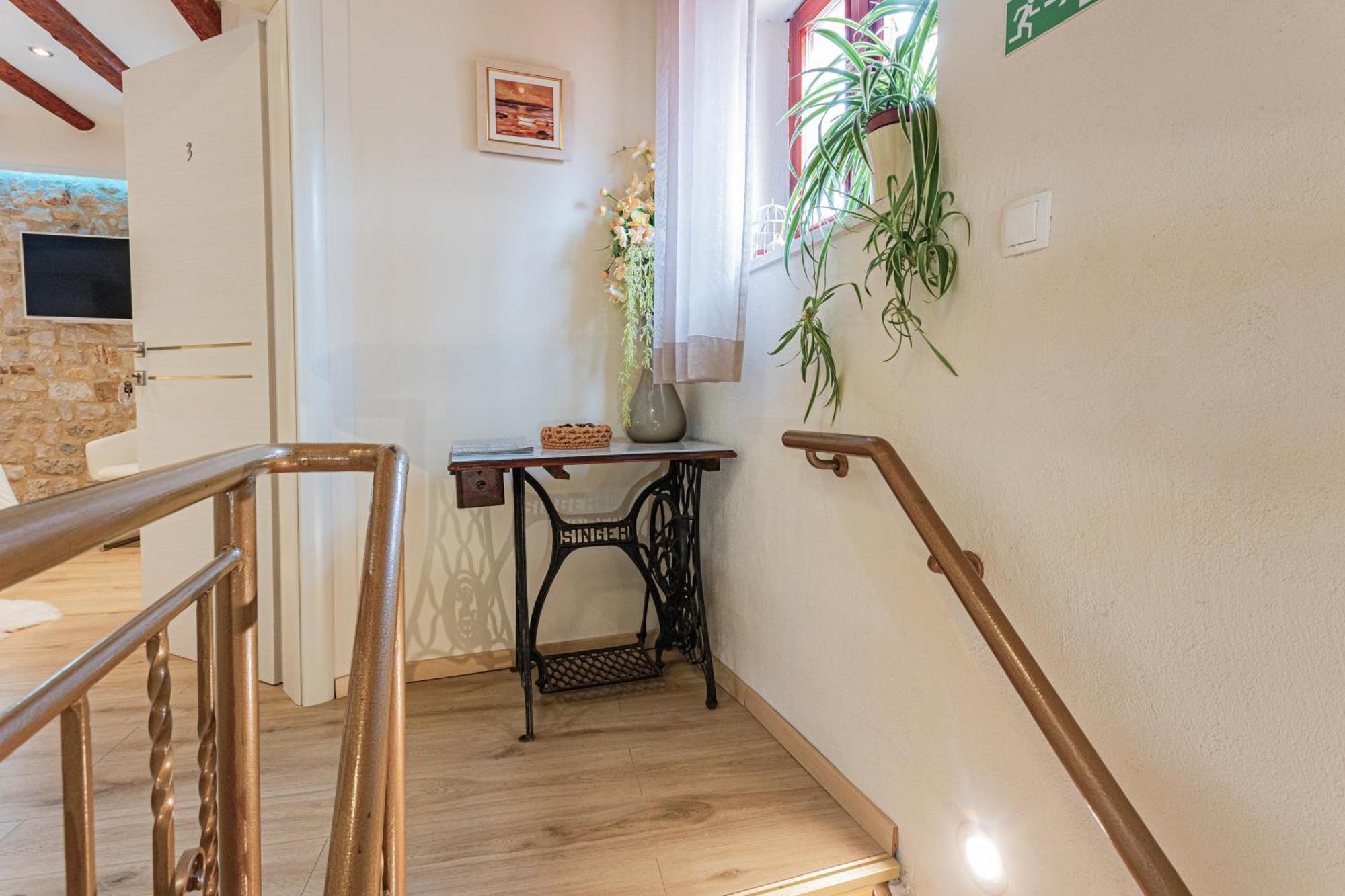 Apartments & Rooms Trogir Stars Free Parking Exterior photo