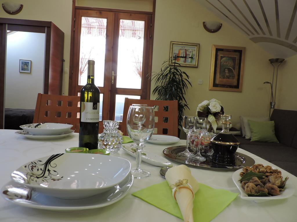 Apartments & Rooms Trogir Stars Free Parking Exterior photo